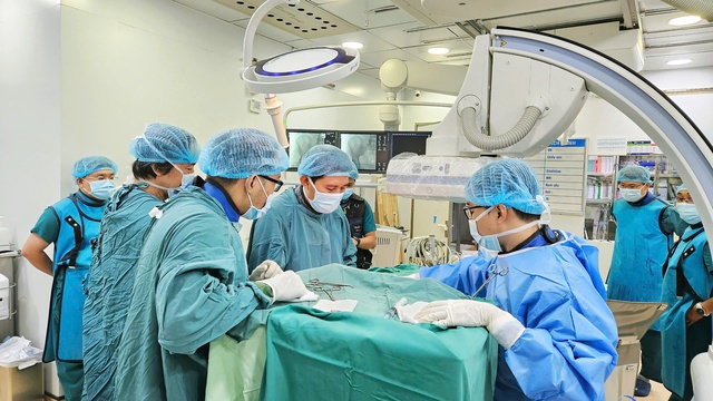 Người đàn ông suýt tử vong 2 lần khi ngủ vì bệnh di truyền hiếm gặp- Ảnh 1.