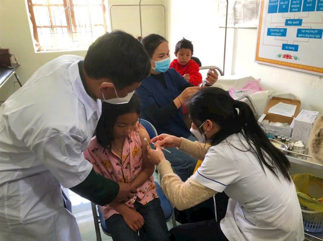 ‘Lấp đầy’ vaccine – chìa khóa kiểm soát dịch bệnh sởi- Ảnh 1. ‘Lấp đầy’ vaccine – chìa khóa kiểm soát dịch bệnh sởi- Ảnh 1.