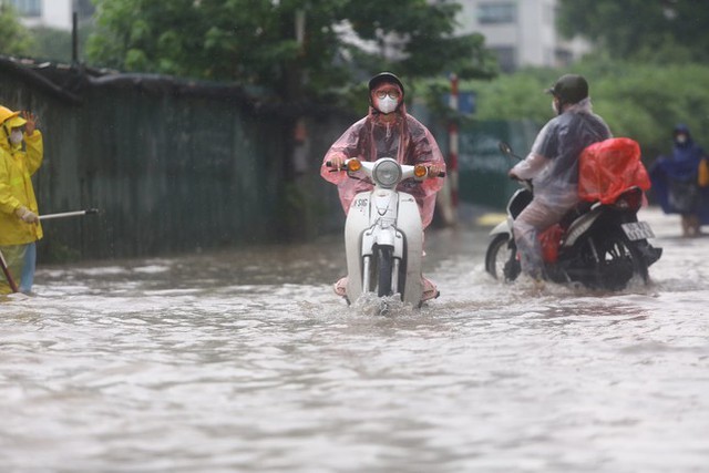 Bộ Nông nghiệp và Môi trường chỉ đạo khẩn cấp ứng phó với mưa lớn ở miền Bắc- Ảnh 2. Bộ Nông nghiệp và Môi trường chỉ đạo khẩn cấp ứng phó với mưa lớn ở miền Bắc- Ảnh 2.