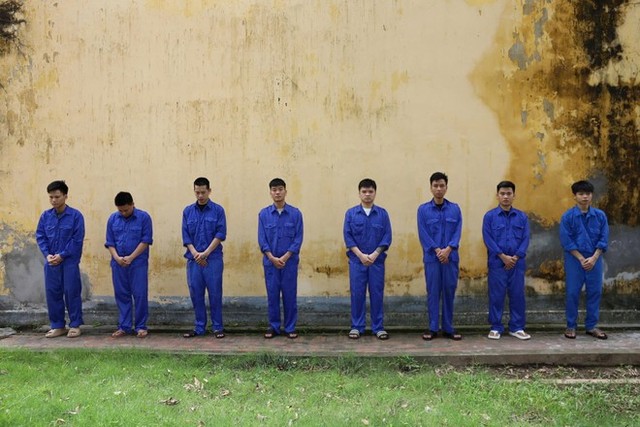 Khoe nhẫn kim cương giả, đồng hồ 'mỹ ký' để lừa hàng nghìn người tham gia đầu tư tiền ảo
- Ảnh 1. Khoe nhẫn kim cương giả, đồng hồ 'mỹ ký' để lừa hàng nghìn người tham gia đầu tư tiền ảo
- Ảnh 1.