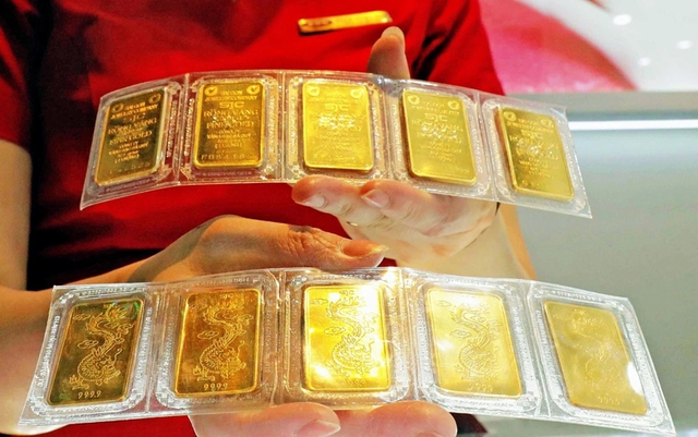Giá vàng hôm nay ngày 1/8 lại nằm yên nghe ngóng- Ảnh 1. Giá vàng hôm nay ngày 1/8 lại nằm yên nghe ngóng- Ảnh 1.