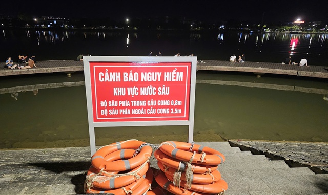 Thiếu niên đuối nước khi cùng nhóm bạn ra chơi ở sông Hương- Ảnh 1. Thiếu niên đuối nước khi cùng nhóm bạn ra chơi ở sông Hương- Ảnh 1.