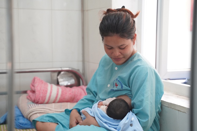 Các khó khăn thường gặp khi nuôi con bằng sữa mẹ và giải pháp khắc phục- Ảnh 3. Các khó khăn thường gặp khi nuôi con bằng sữa mẹ và giải pháp khắc phục- Ảnh 3.