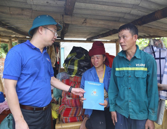 Trung ương Đoàn hỗ trợ cho bà con Sơn La bị thiệt hại bởi bão lũ- Ảnh 3. Trung ương Đoàn hỗ trợ cho bà con Sơn La bị thiệt hại bởi bão lũ- Ảnh 3.