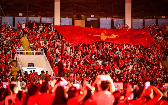 Những khoảnh khắc vô cùng ấn tượng tại concert 'Tổ quốc trong tim'- Ảnh 6.