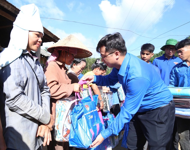Trung ương Đoàn hỗ trợ cho bà con Sơn La bị thiệt hại bởi bão lũ- Ảnh 2. Trung ương Đoàn hỗ trợ cho bà con Sơn La bị thiệt hại bởi bão lũ- Ảnh 2.