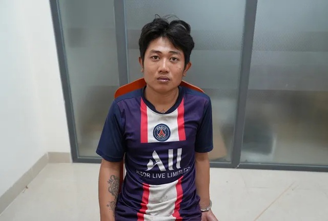 Bị bạn nhậu cho 'leo cây', nam thanh niên đập phá hơn 10 xe ô tô- Ảnh 1.