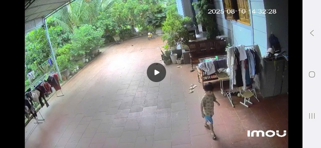 Chơi một mình tại sân nhà, bé trai 5 tuổi mất tích bí ẩn- Ảnh 1.