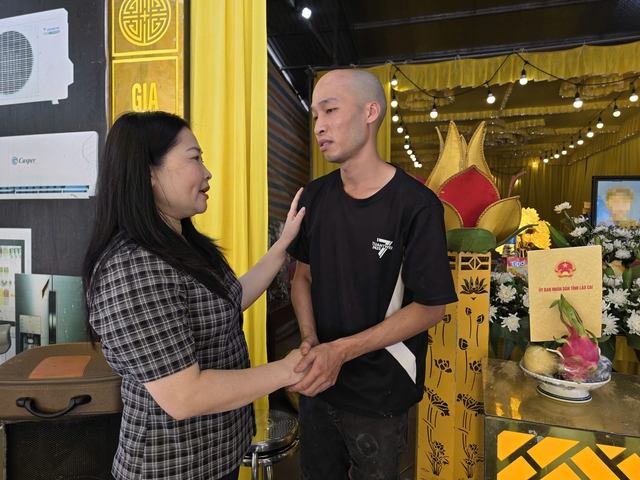 Tỉnh ủy Lào Cai yêu cầu kỷ luật Đảng, xử lý nghiêm Phó Bí thư xã uống rượu lái xe khiến 12 người thương vong- Ảnh 1. Tỉnh ủy Lào Cai yêu cầu kỷ luật Đảng, xử lý nghiêm Phó Bí thư xã uống rượu lái xe khiến 12 người thương vong- Ảnh 1.