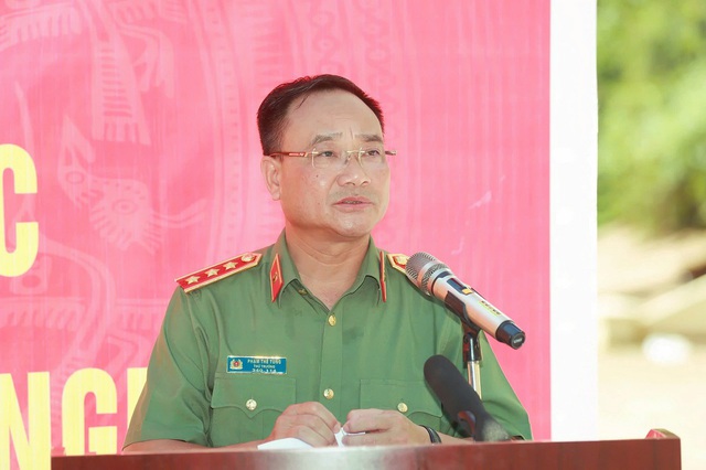 Cao điểm 40 ngày đêm dựng 500 căn nhà, trường học cho vùng lũ Nghệ An- Ảnh 3.
