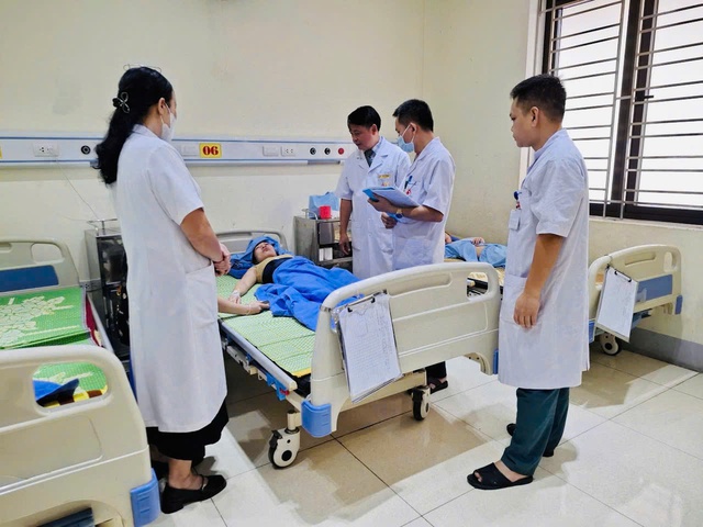 Vụ xe 'điên' lao vào đám đông xem văn nghệ: Tài xế là cán bộ xã, có nồng độ cồn- Ảnh 2. Vụ xe 'điên' lao vào đám đông xem văn nghệ: Tài xế là cán bộ xã, có nồng độ cồn- Ảnh 2.