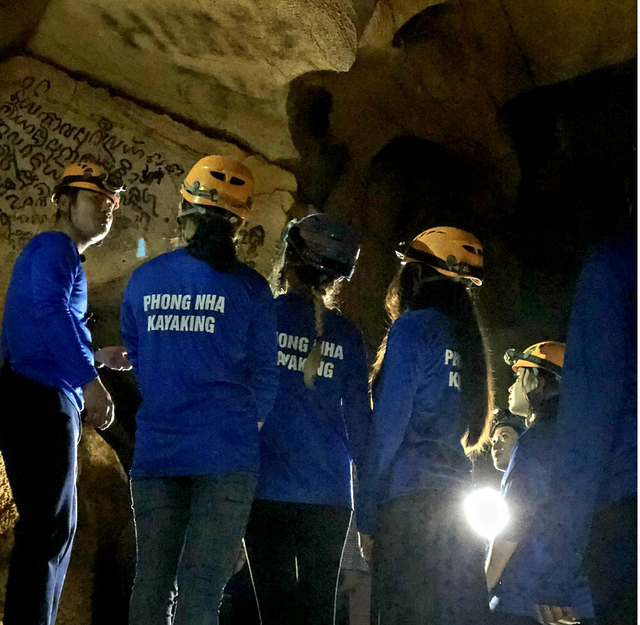 Những ký tự cổ bí ẩn trong hang Bi Ký - Phong Nha- Ảnh 4.