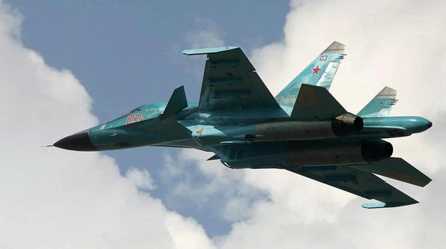 Loạt tiêm kích ném bom Su-34 sẵn sàng xuất kích- Ảnh 1. Loạt tiêm kích ném bom Su-34 sẵn sàng xuất kích- Ảnh 1.