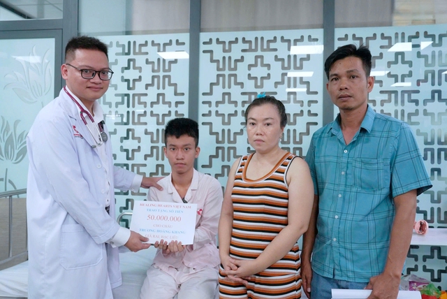 Cứu sống nam sinh 16 tuổi mắc dị dạng mạch máu não phức tạp- Ảnh 2.