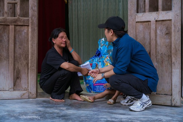 'Long Châu sẻ chia - Hành trình sức khỏe' mang yêu thương và dịch vụ y tế đến với bà con A Lưới, TP Huế- Ảnh 3.