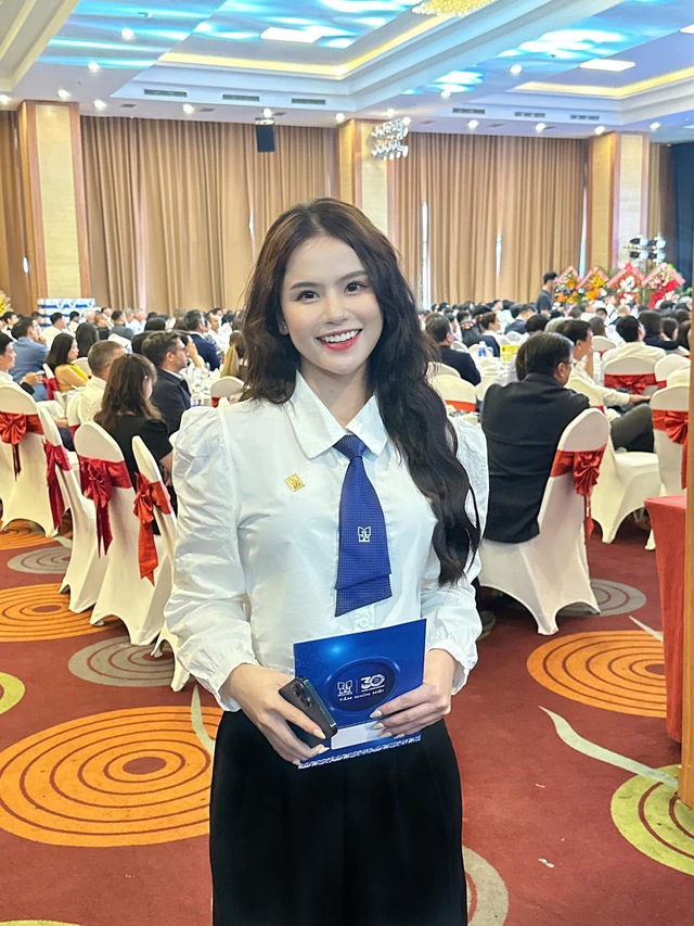 Nguyễn Ngọc Hoa: 'Hành trình vẽ nên bức tranh cuộc đời bằng nhiều gam màu'- Ảnh 1.
