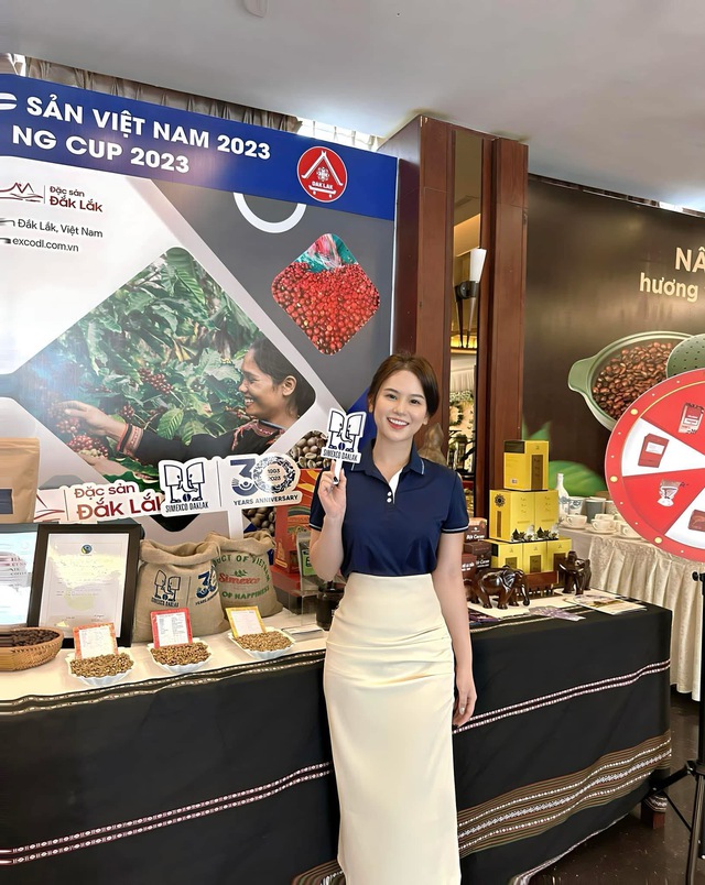 Nguyễn Ngọc Hoa: 'Hành trình vẽ nên bức tranh cuộc đời bằng nhiều gam màu'- Ảnh 2.