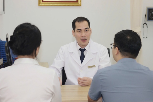 Thầy thuốc Ưu tú Phạm Việt Hùng: Người chinh phục những ca mổ 'bất khả thi' ở Quảng Ninh- Ảnh 2. Thầy thuốc Ưu tú Phạm Việt Hùng: Người chinh phục những ca mổ 'bất khả thi' ở Quảng Ninh- Ảnh 2.