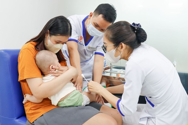 Việt Nam lần đầu có vaccine não mô cầu bảo vệ sớm cho trẻ từ 6 tuần tuổi- Ảnh 2.