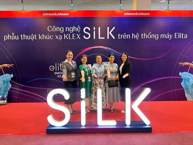 Từ LASIK đến SILK – cuộc 'cách mạng' khúc xạ tại HITEC- Ảnh 1.