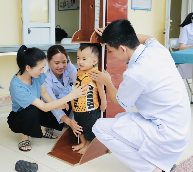 Chú trọng phòng, chống suy dinh dưỡng trẻ em vùng dân tộc thiểu số- Ảnh 1.