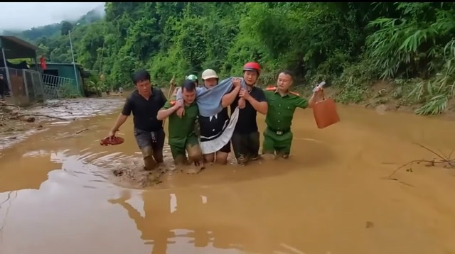 80 năm Công an nhân dân Việt Nam với sự nghiệp xây dựng và phát triển kinh tế - xã hội của đất nước- Ảnh 4. 80 năm Công an nhân dân Việt Nam với sự nghiệp xây dựng và phát triển kinh tế - xã hội của đất nước- Ảnh 4.