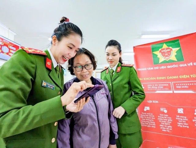 Lực lượng Công an nhân dân: Ngọn cờ đầu trong chuyển đổi số- Ảnh 1. Lực lượng Công an nhân dân: Ngọn cờ đầu trong chuyển đổi số- Ảnh 1.