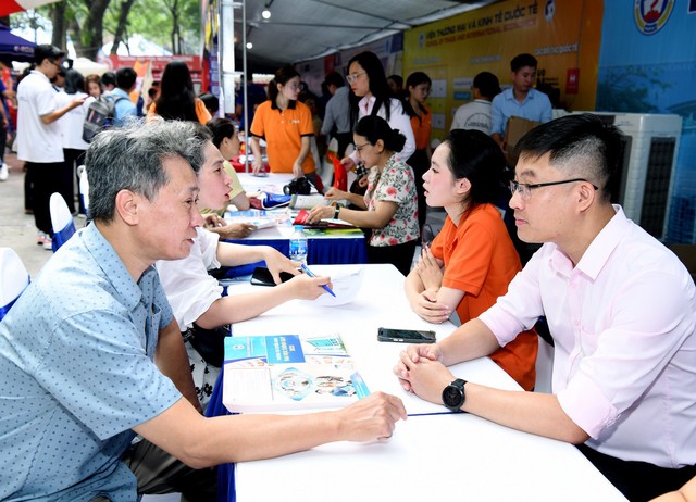 Lý do Bộ GD&ĐT yêu cầu trường đại học công khai quy đổi điểm trúng tuyển- Ảnh 1. Lý do Bộ GD&ĐT yêu cầu trường đại học công khai quy đổi điểm trúng tuyển- Ảnh 1.