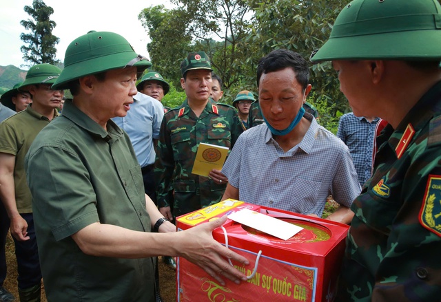 Phó Thủ tướng Trần Hồng Hà chỉ đạo khắc phục hậu quả lũ quét, sạt lở đất tại Điện Biên- Ảnh 3. Phó Thủ tướng Trần Hồng Hà chỉ đạo khắc phục hậu quả lũ quét, sạt lở đất tại Điện Biên- Ảnh 3.