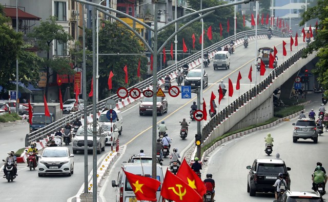 Hà Nội điều chỉnh giờ cấm đường phục vụ tổng hợp luyện lần 1 Lễ kỷ niệm 80 năm Quốc khánh 2/9- Ảnh 2.
