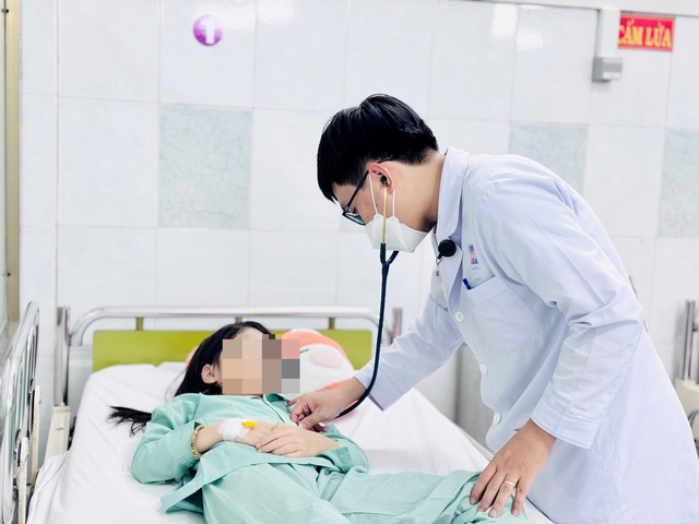 Ăn phải kẹo tẩm cần sa, hai chị em ở TPHCM nhập viện cấp cứu- Ảnh 1. Ăn phải kẹo tẩm cần sa, hai chị em ở TPHCM nhập viện cấp cứu- Ảnh 1.