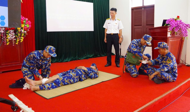 Quân y Vùng 4 Hải quân thi tài kỹ thuật cấp cứu- Ảnh 1. Quân y Vùng 4 Hải quân thi tài kỹ thuật cấp cứu- Ảnh 1.