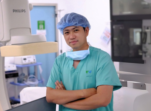 Suýt mù vì bệnh lạ, được chữa kịp thời bằng phương pháp thuyên tắc mạch- Ảnh 4. Suýt mù vì bệnh lạ, được chữa kịp thời bằng phương pháp thuyên tắc mạch- Ảnh 4.