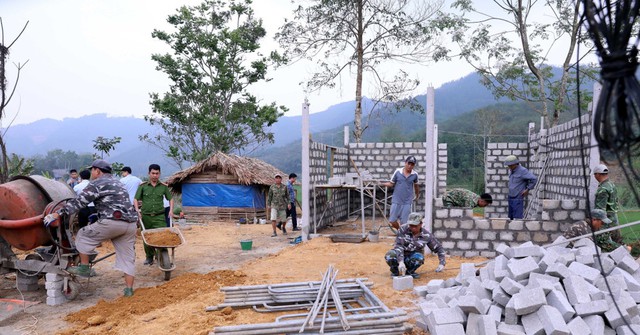 Huy động cộng đồng xây dựng mái ấm nông thôn- Ảnh 1. Huy động cộng đồng xây dựng mái ấm nông thôn- Ảnh 1.