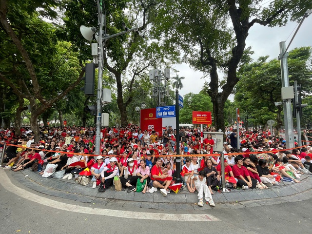 Hình ảnh mới nhất về các khối diễu binh, diễu hành tập kết vào vị trí trước giờ tổng hợp luyện- Ảnh 9.