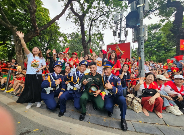 Hình ảnh mới nhất về các khối diễu binh, diễu hành tập kết vào vị trí trước giờ tổng hợp luyện- Ảnh 6.