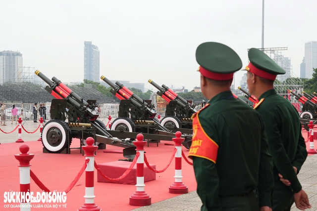 Cận cảnh dàn pháo lễ sẵn sàng khai hỏa trong buổi tổng hợp luyện diễu binh tối nay 21/8- Ảnh 8.