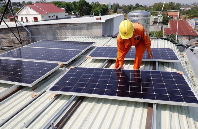 Hỗ trợ lắp điện mặt trời mái nhà phải đi vào thực tế, đáp ứng kỷ nguyên xe điện- Ảnh 2. Hỗ trợ lắp điện mặt trời mái nhà phải đi vào thực tế, đáp ứng kỷ nguyên xe điện- Ảnh 2.