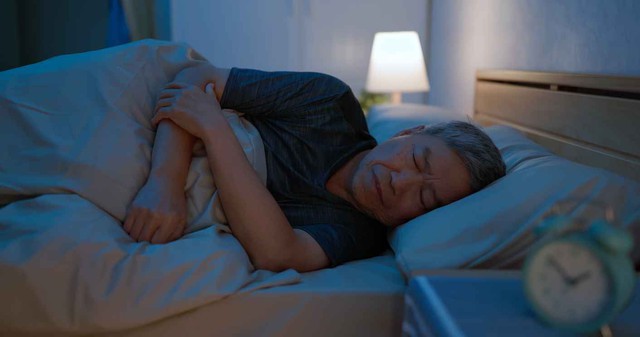 Người già cần ngủ bao nhiêu tiếng một ngày?- Ảnh 1.