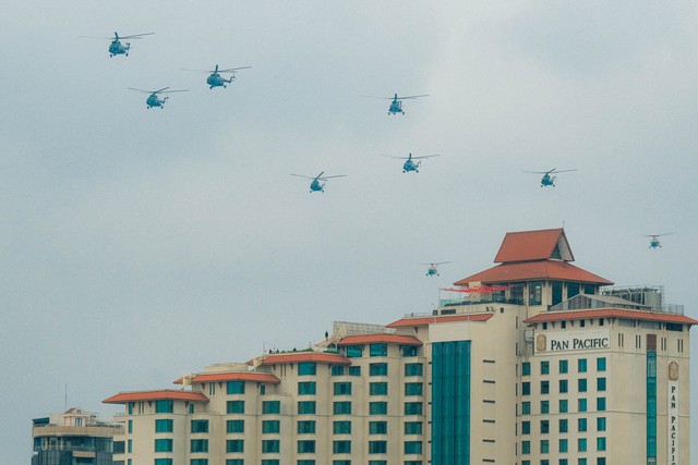 Kiêu hãnh và tự hào khi ngắm dàn máy bay hợp luyện trên bầu trời Thủ đô chuẩn bị cho Lễ Quốc khánh 2/9- Ảnh 4.