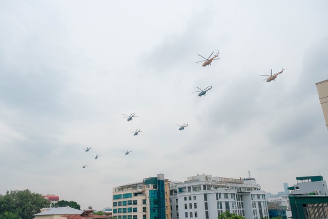 Kiêu hãnh và tự hào khi ngắm dàn máy bay hợp luyện trên bầu trời Thủ đô chuẩn bị cho Lễ Quốc khánh 2/9- Ảnh 10.