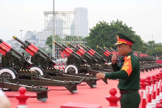 Cận cảnh dàn pháo lễ sẵn sàng khai hỏa trong buổi tổng hợp luyện diễu binh tối nay 21/8- Ảnh 5.
