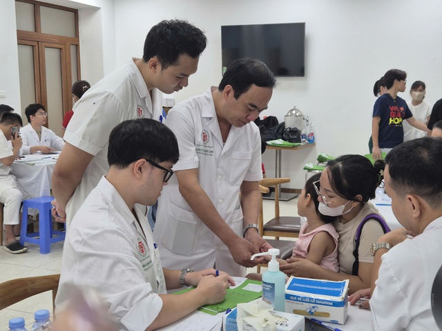 'Vá lành' nụ cười, thắp sáng tương lai cho hàng nghìn trẻ dị tật bẩm sinh- Ảnh 3. 'Vá lành' nụ cười, thắp sáng tương lai cho hàng nghìn trẻ dị tật bẩm sinh- Ảnh 3.