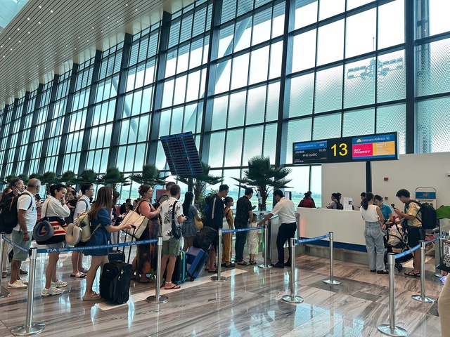 Sân bay Tân Sơn Nhất chuyển nhiều hãng bay sang ga T3 trước cao điểm 2/9- Ảnh 2. Sân bay Tân Sơn Nhất chuyển nhiều hãng bay sang ga T3 trước cao điểm 2/9- Ảnh 2.