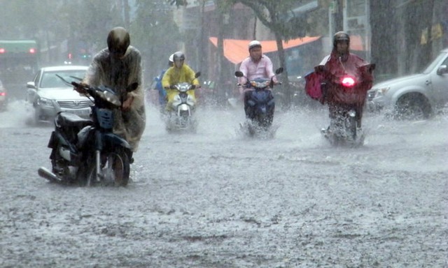 Bão số 5: Miền Bắc, miền Trung mưa lớn dài ngày- Ảnh 2. Bão số 5: Miền Bắc, miền Trung mưa lớn dài ngày- Ảnh 2.