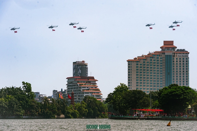 Khoảnh khắc máy bay quân sự trên bầu trời Hà Nội: Hàng triệu ánh mắt hướng về một niềm tự hào- Ảnh 2. Khoảnh khắc máy bay quân sự trên bầu trời Hà Nội: Hàng triệu ánh mắt hướng về một niềm tự hào- Ảnh 2.
