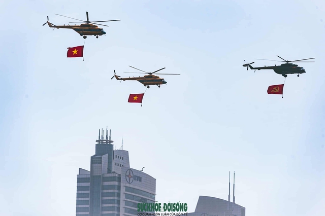 Khoảnh khắc máy bay quân sự trên bầu trời Hà Nội: Hàng triệu ánh mắt hướng về một niềm tự hào- Ảnh 1. Khoảnh khắc máy bay quân sự trên bầu trời Hà Nội: Hàng triệu ánh mắt hướng về một niềm tự hào- Ảnh 1.