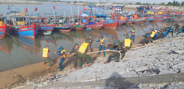 Hà Tĩnh sơ tán gần 700 hộ dân tránh bão- Ảnh 3. Hà Tĩnh sơ tán gần 700 hộ dân tránh bão- Ảnh 3.