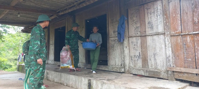 Hà Tĩnh di dời 21 hộ dân ở bản Rào Tre đi tránh bão- Ảnh 4. Hà Tĩnh di dời 21 hộ dân ở bản Rào Tre đi tránh bão- Ảnh 4.