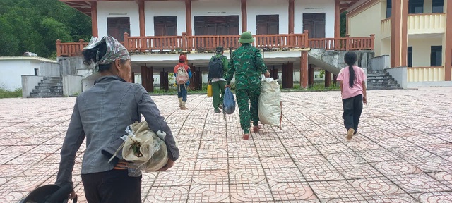 Hà Tĩnh di dời 21 hộ dân ở bản Rào Tre đi tránh bão- Ảnh 10. Hà Tĩnh di dời 21 hộ dân ở bản Rào Tre đi tránh bão- Ảnh 10.